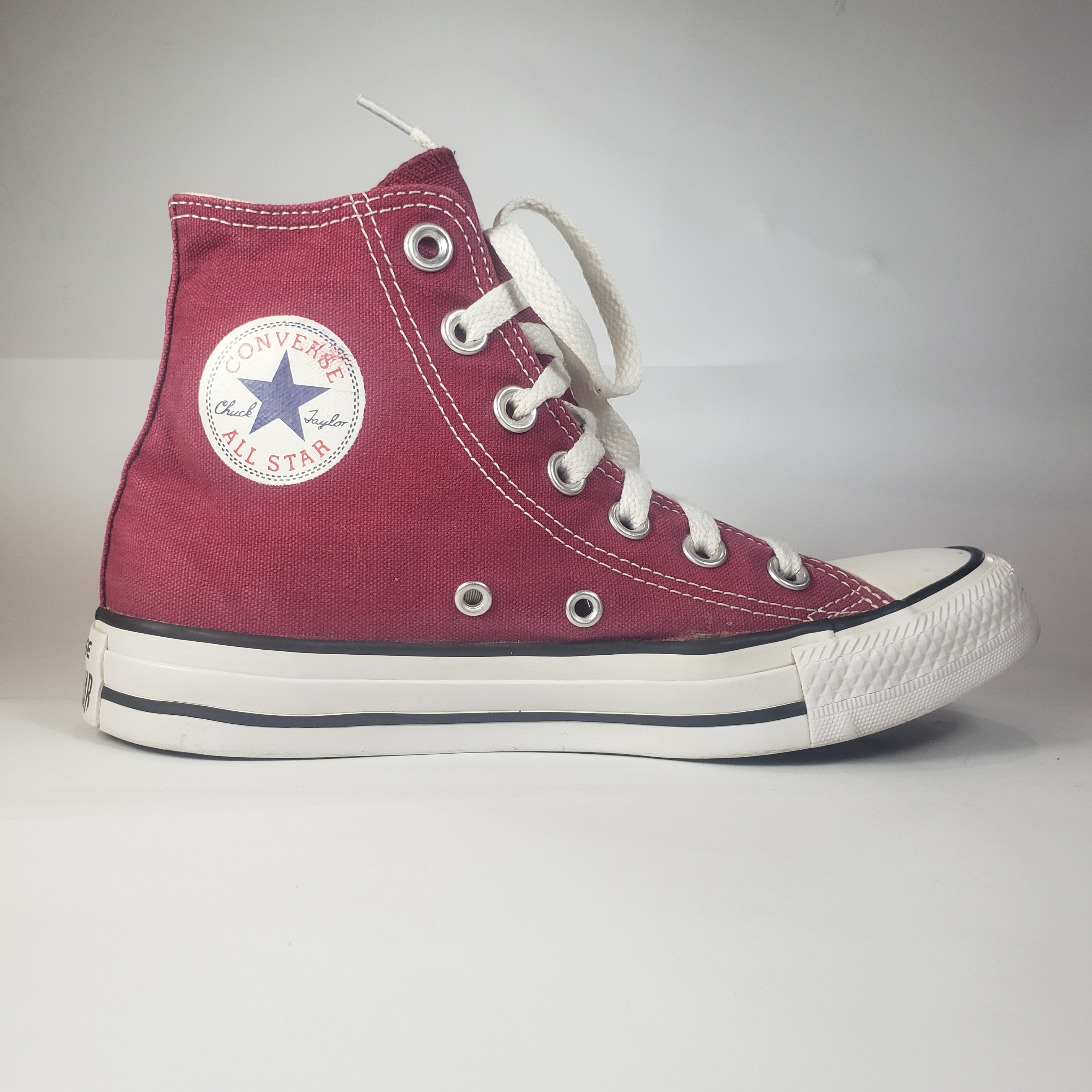 Mehroon Converse 37